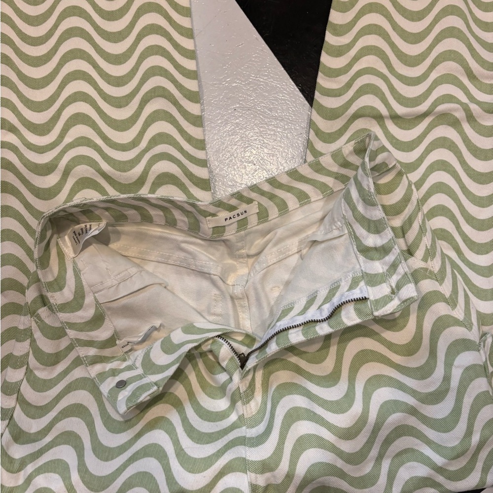 PacSun Green and White Boyfriend Jeans - Picture 2 of 4